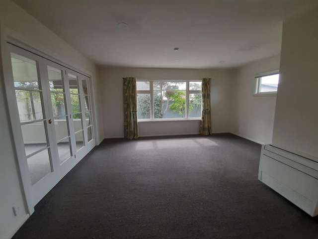 6 Bourne Crescent 1505_1