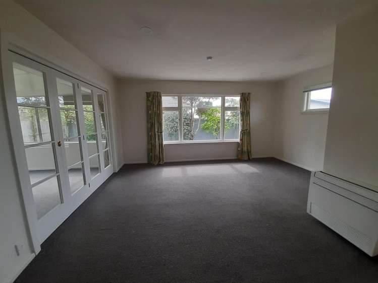 6 Bourne Crescent 1505_1