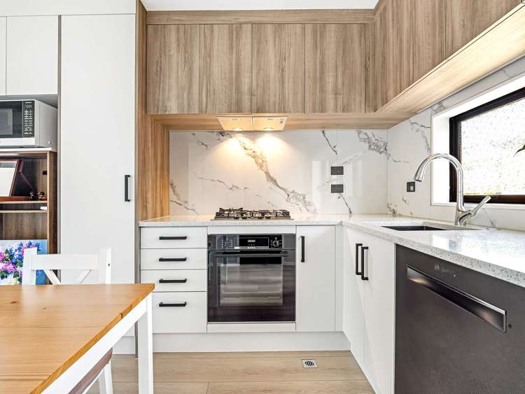 1B Tacitus Place Totara Vale_7