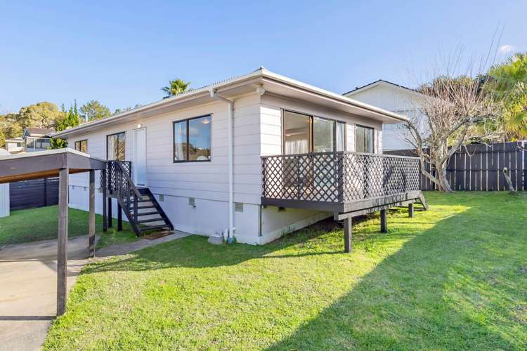 2/2 Tacitus Place Totara Vale_20