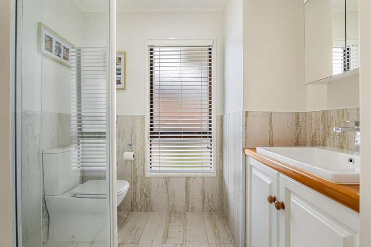 3/3 Marie Avenue Red Beach_27