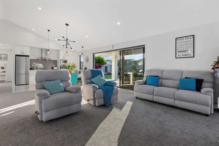 53 Kahuparere Crescent Pyes Pa_2