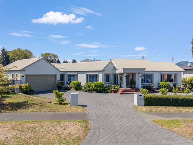 Stunning & Stylish Family Living!