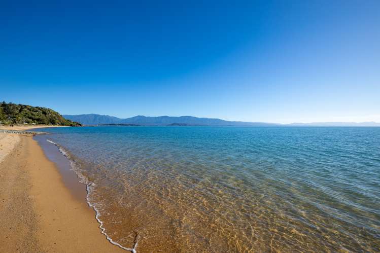 9 Cornwall Place Takaka_17