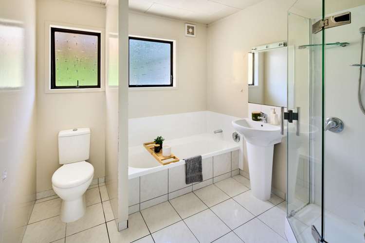 55 Omapere Street Whitby_10