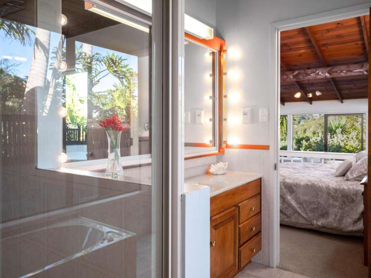 12-14 James Clendon Place Russell_11