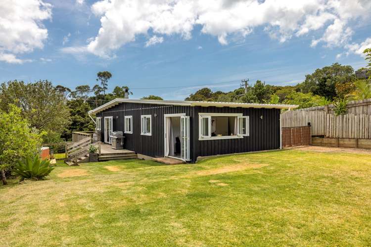 8 Waiata Road Onetangi_16