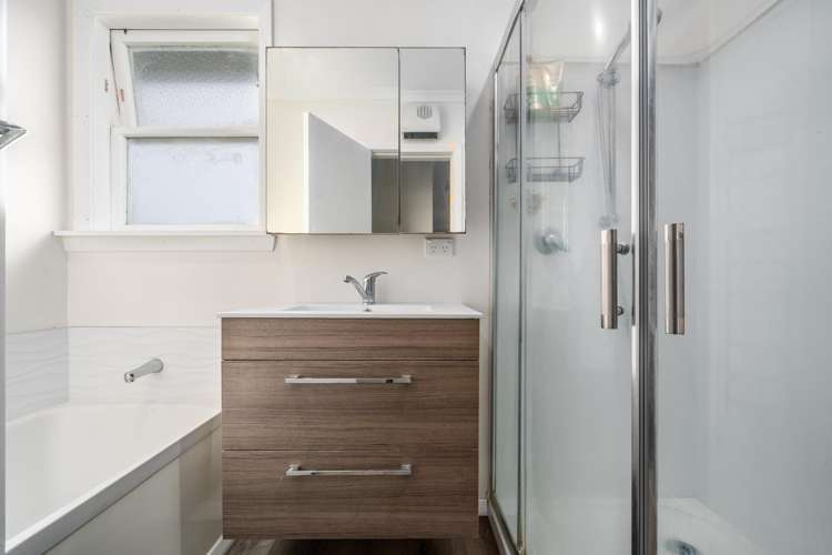 65 Waihora Crescent Waitangirua_9