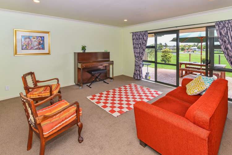 25 Castlehill Court Wattle Downs_11