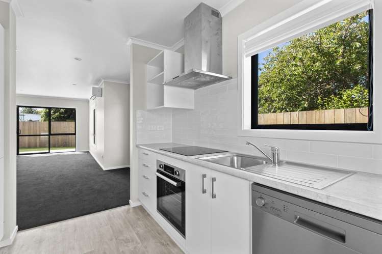 2/1 Garthwood Road Hillcrest_2