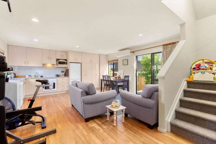 6 Orinda Close Botany Downs_17