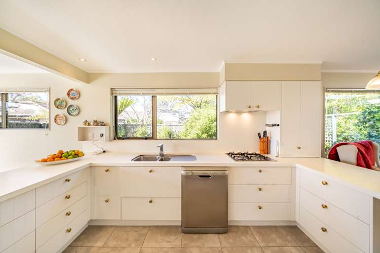 15 Longitude Place Whitby_12