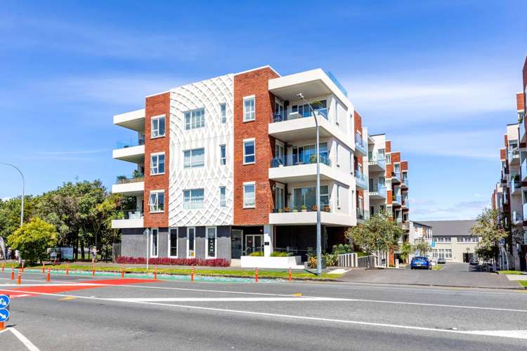 06/54g Surrey Crescent Grey Lynn_17