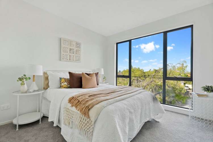 4 & 5/21 Erima Avenue Pt England_16