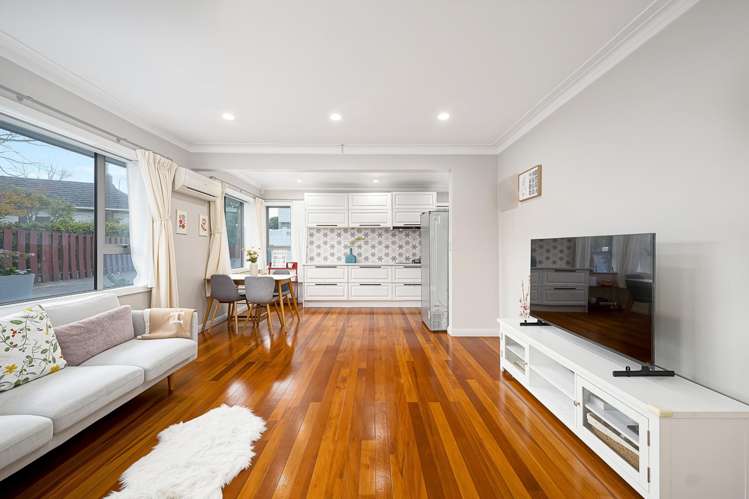 8A Gloria Avenue Te Atatu Peninsula_1