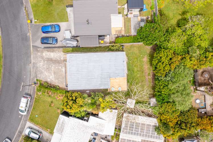 9 Piccadilly Circus Snells Beach_38