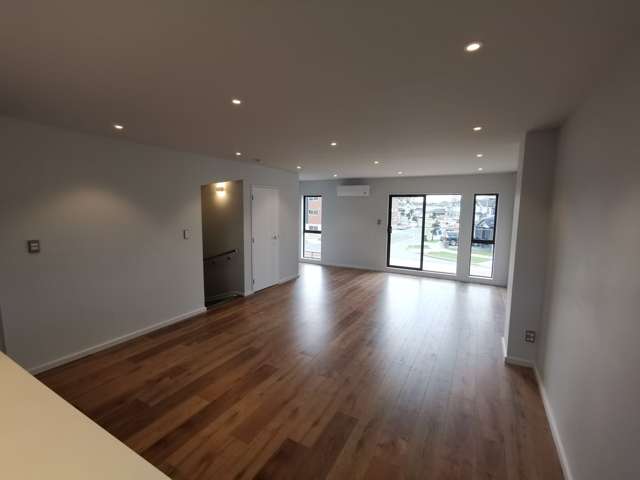 107 Bordeaux Parade Te Atatu South_3