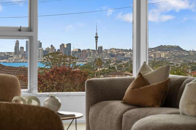 SKYLINE VIEWS. DUAL LIVING. RARE LANDHOLDING.