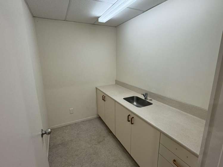 Unit D, 5 Tenahaun Place Wigram_6