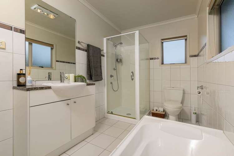 9 Dressage Lane Greenhithe_18