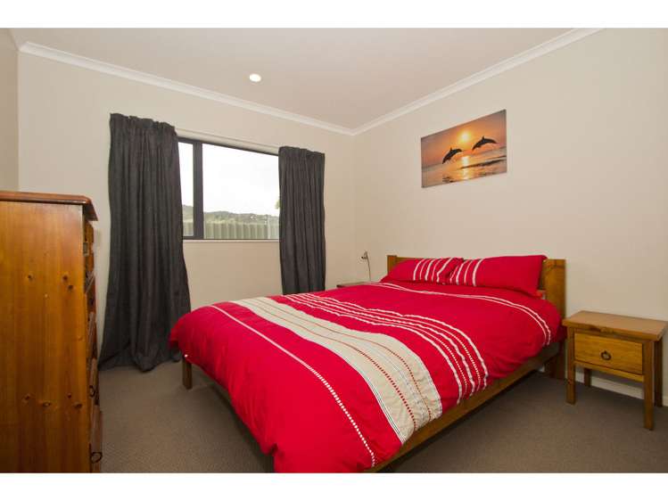 7 Woodland Grove Wainuiomata_13