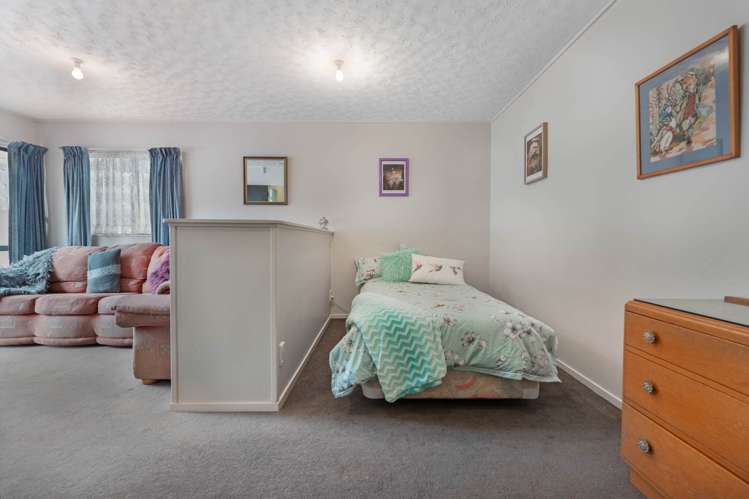 4 Photinia Place Botany Downs_21