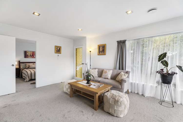 2/7 Hedge Row Sunnyhills_7