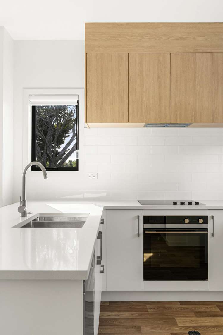 1/75 McAnnalley Street Manurewa East_11