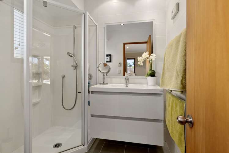 3 Maygrove Drive Orewa_10