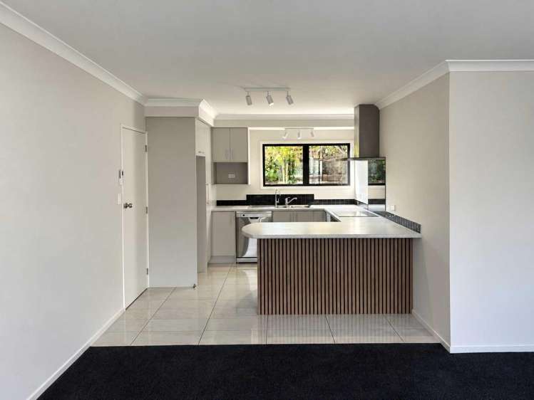 2/9 Leander Street_0