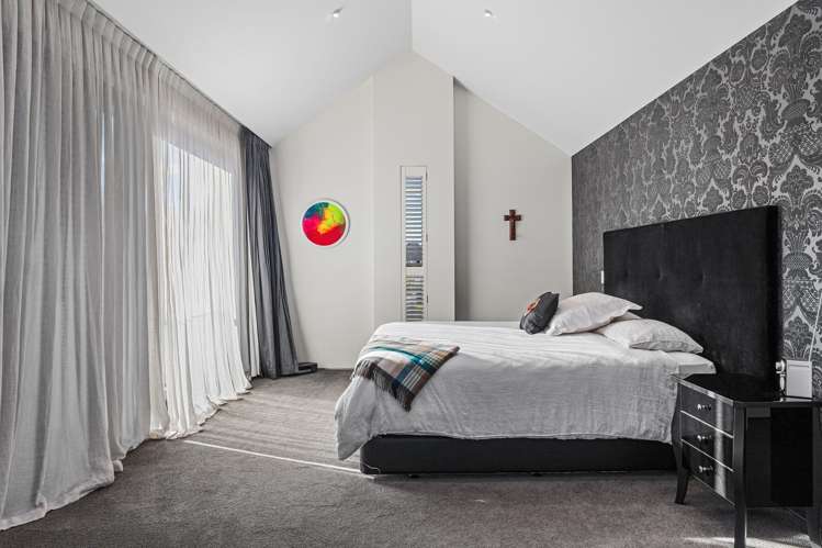 7 Helmores Lane Merivale_18