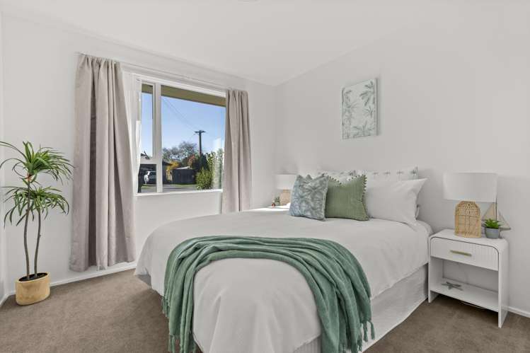 82 Moffat Drive Lincoln_11