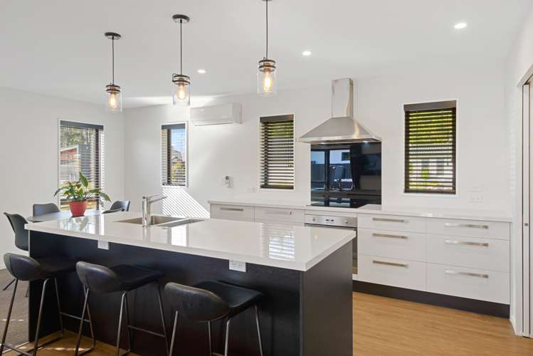 10 Kohunga Crescent Bottle Lake_6