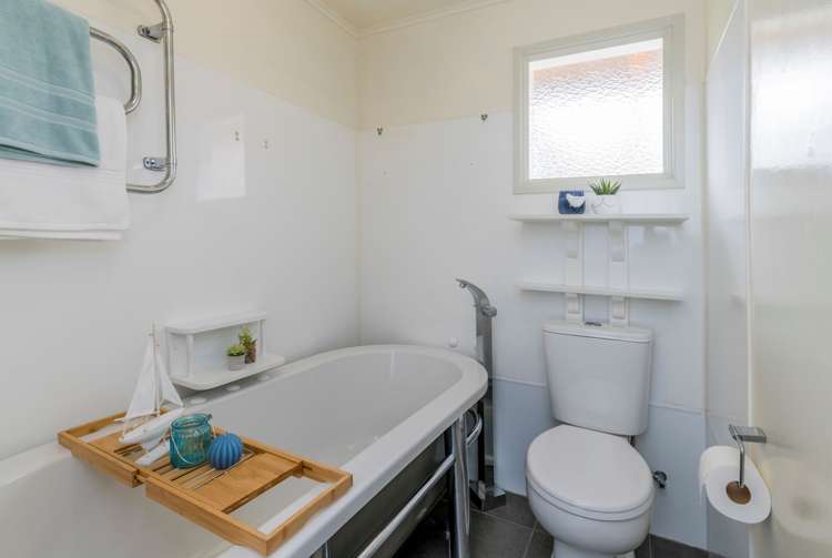 2 Barclay Grove Hokio Beach_10