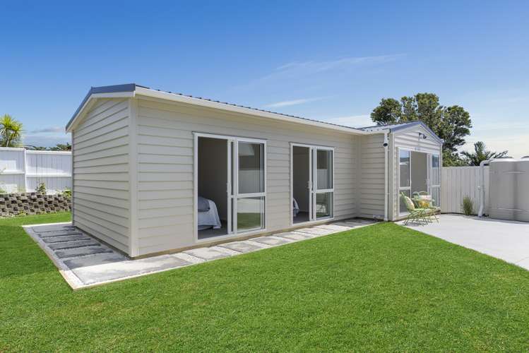 16 Paisley Street Mellons Bay_32