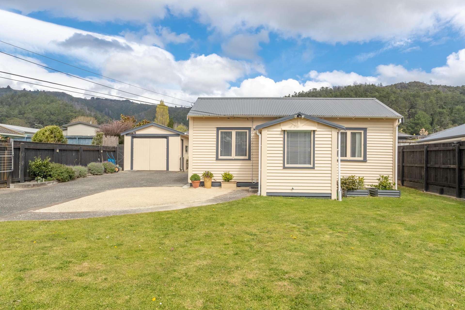 21A Korau Grove Stokes Valley_0