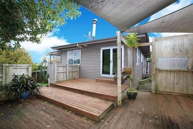 Three bedrooms Family house in New Lynn