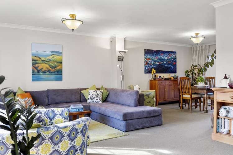 47 Chateau Crescent Rangatira Park_8