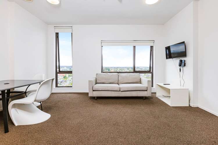 1111/17 Putney Way Manukau_3