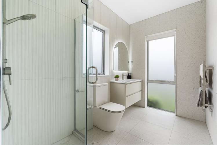 19 & 19A Surf View Crescent Red Beach_11