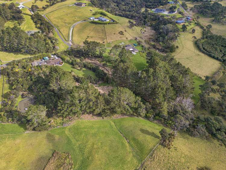 42 Manuka Grove Helensville_24