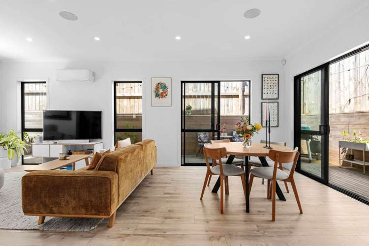 562d Beach Road Rothesay Bay_9