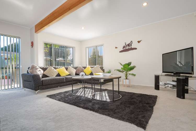 2/9 Barcroft Place Clendon Park_1