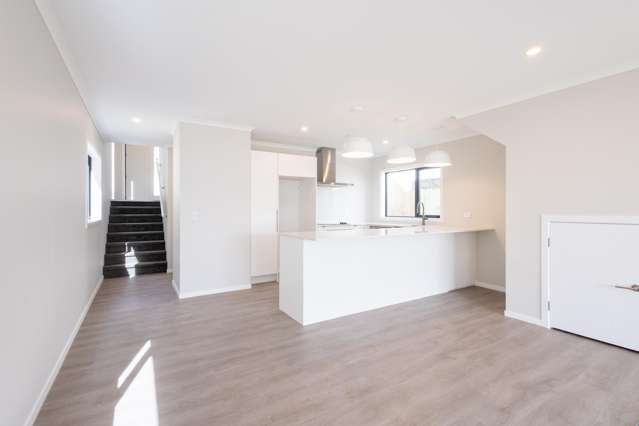 1-2 Helvetia Grove Naenae_2