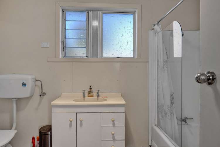88 South Road Manaia_6