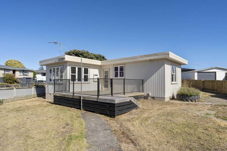 10 Robert Mckeen Street Otaki Beach_12