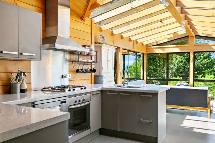 218 Mapara Road Acacia Bay_10