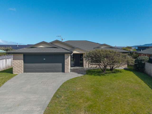 TOP LOCATION - EASY COASTAL LIVING!