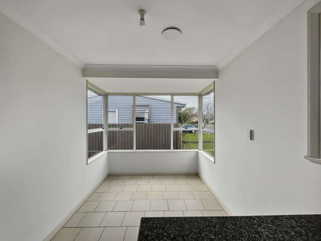 2 Salford Place Awapuni_3