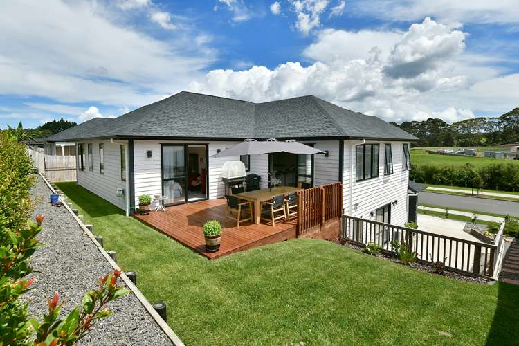 28 Celestial Crescent Orewa_1